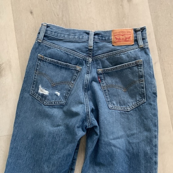 LEVI’S 94 BAGGY HIGH RISE JEANS size 26 distressed medium wash - Picture 11 of 13